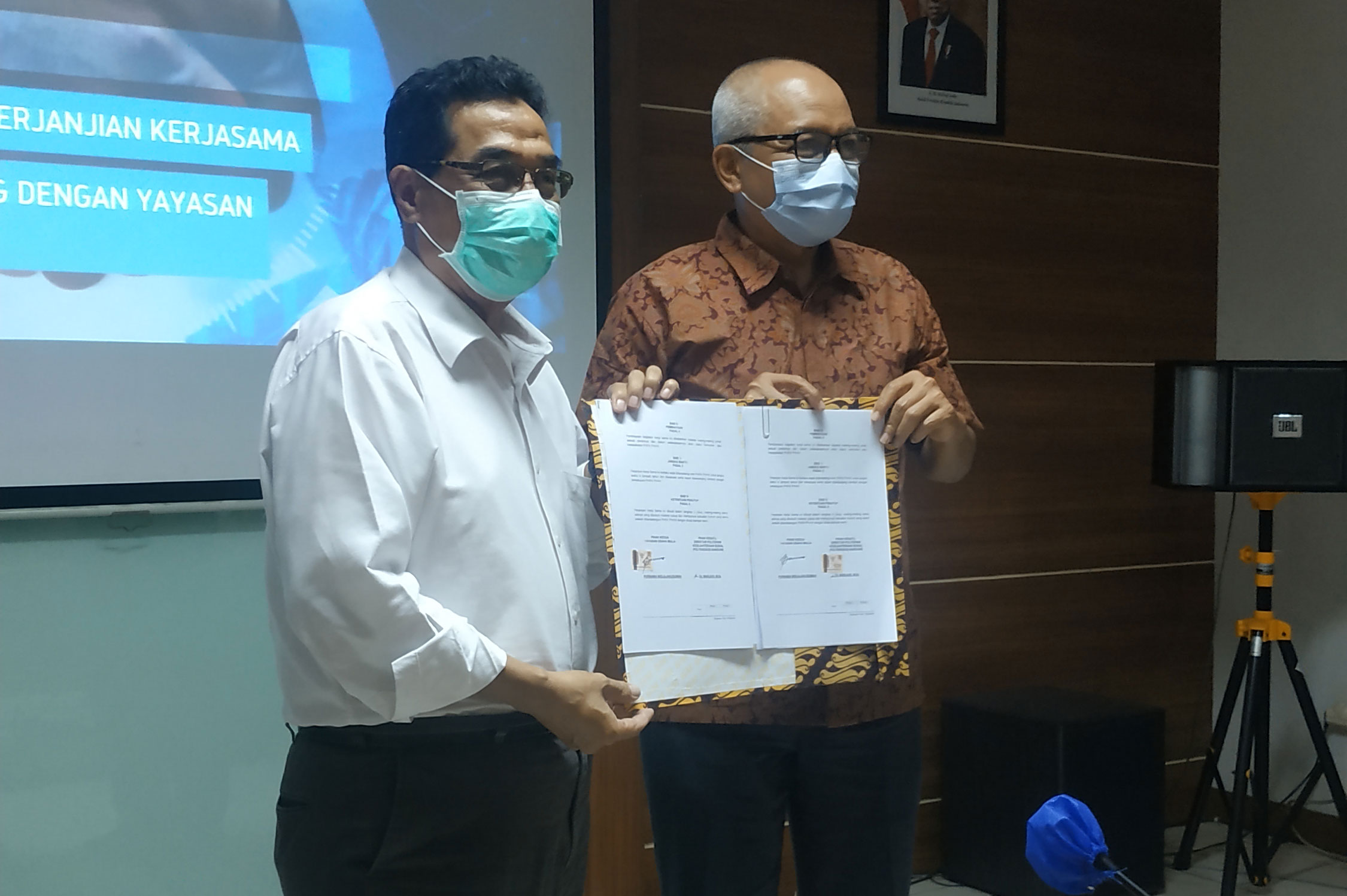 On December 13th 2021, YUM signed a partnership agreement with Politeknik Kesejahteraan Sosial (Poltekesos) Bandung. The collaboration includes capacity building of YUM's staff, student internships and implementation of field practice.
