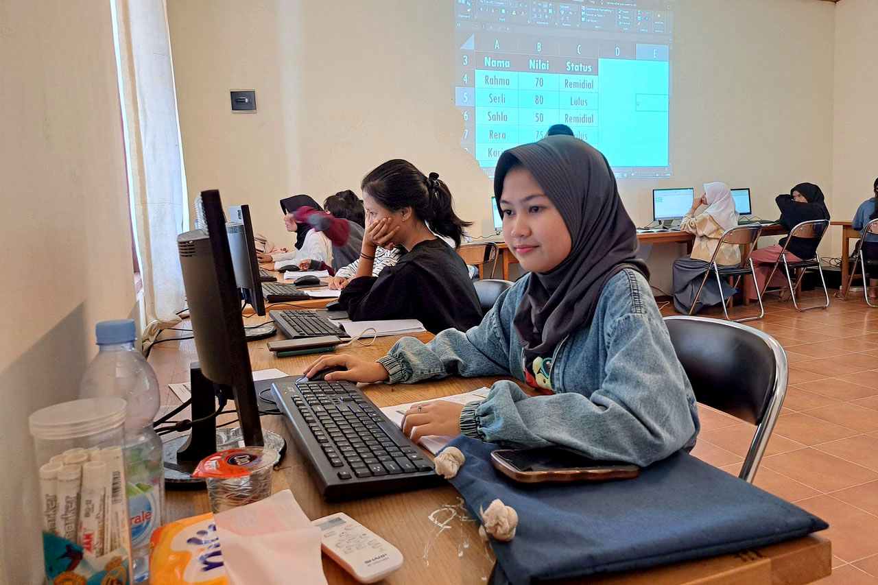 Since July 2023, The Canada Fund for Local Initiatives (CFLI) has supported various job readiness skills at YUM’s Vocational Training Center (VTC) in Central Kalimantan. 